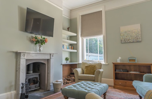Buck Suite, comfortable, stylish 2-bedroom family apt within a stately home