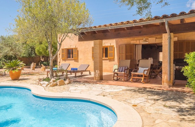 Country House 'Sa Plana' with Mountain View, Private Pool and Wi-Fi