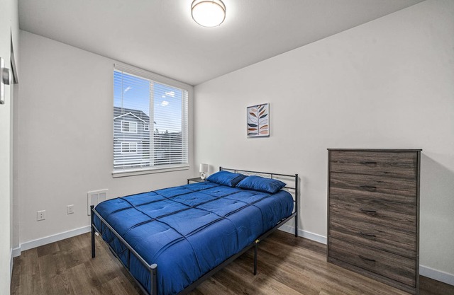 Stylish 10 Apartment Units near Fort Lewis