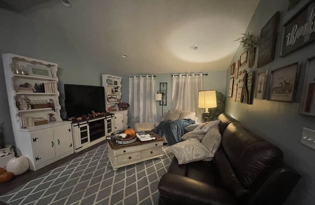 Your Cozy Downtown Oasis Awaits!