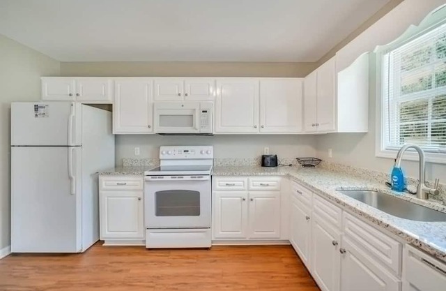 Charming Gray Home- 5 Mins From GSU