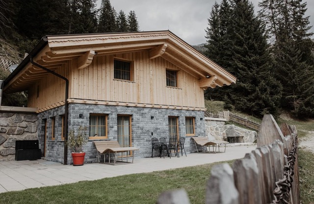 Bergler Hoamat - Mountain Hideaway Navis (5-8 persons)