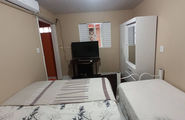 Casa Fundos p 3 Pessoas com Ar-cond. Wifi Garagem Coberta Cozinha