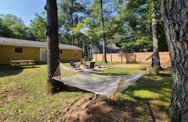 Clear Lake Getaways - ORV Friendly with Garage - Modern