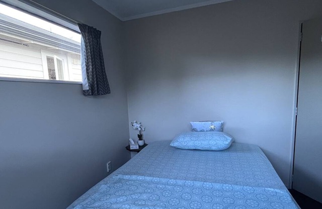 Ambient room in Nelson City!