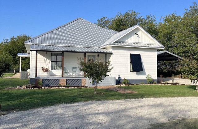 Completely Renovated 1923 Farmhouse on 9 acres in Meridian, TX