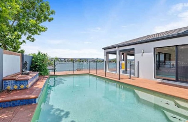 Waterfront House w/ Pool & Brand-new Furnitures!