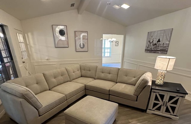 Welcome Home to the Fulham House!