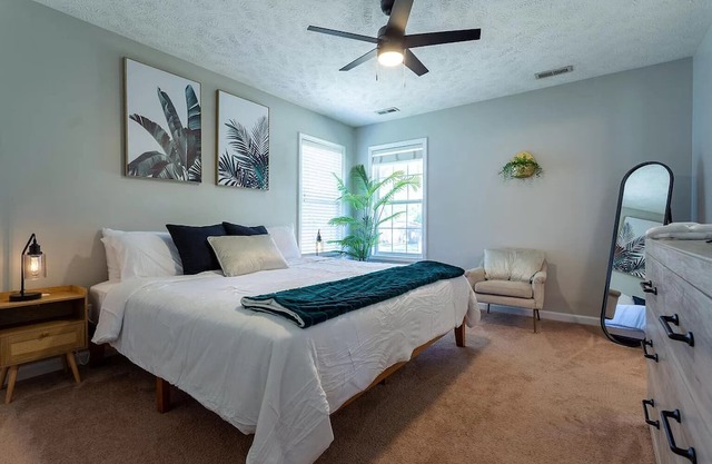 Modern Charm: 3BR Home in the Heart of Raeford