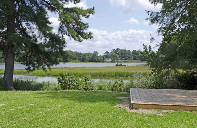 Rivercrest Retreat / River Front / 3 bed 2 bath