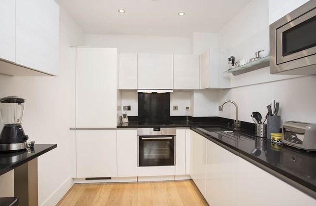 Fantastic one-bed apartment in a modern development next to Portobello Road