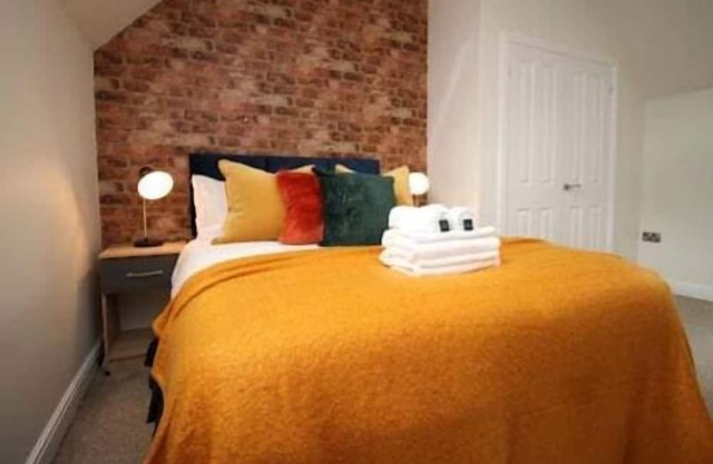 John Fielding (5BR, Free parking)
