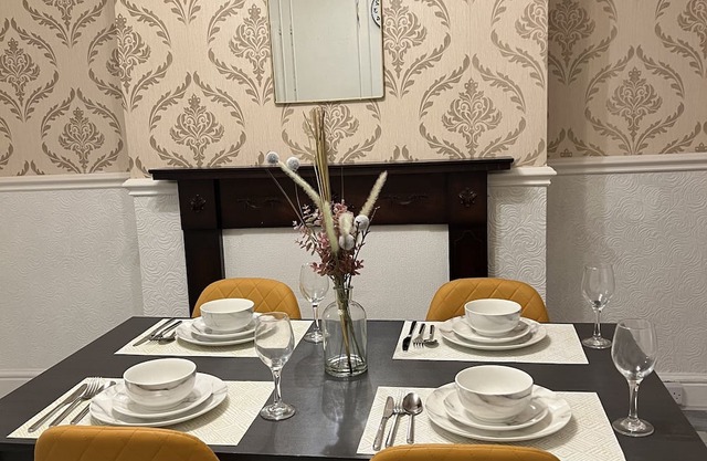 Spacious 3 bedroom house close to Anfield and Liverpool Lime Street station