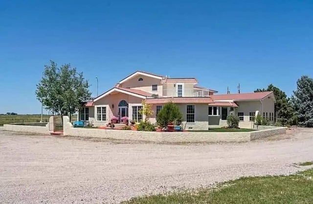 Scottsbluff Luxury 5-Star Home Private Lake Weekly/Monthly Discounts