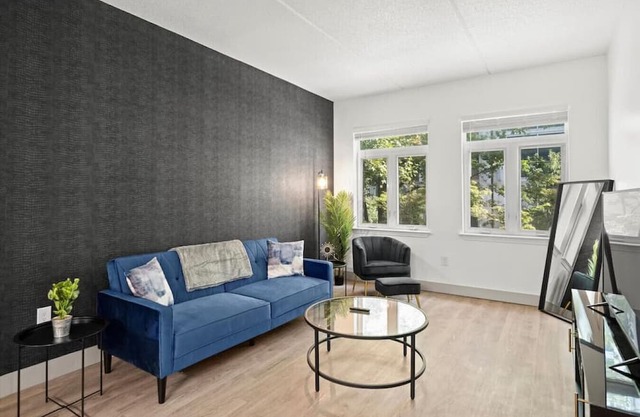 Spacious Apt w/Pool Table