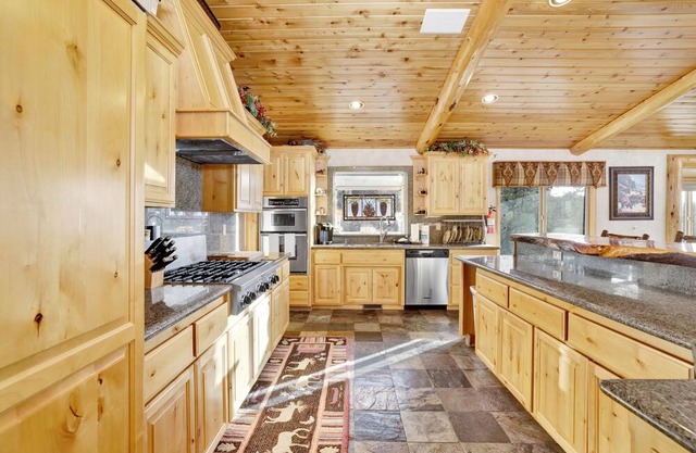 2363-mountain Joy Lodge 4 Bedroom Cabin by RedAwning