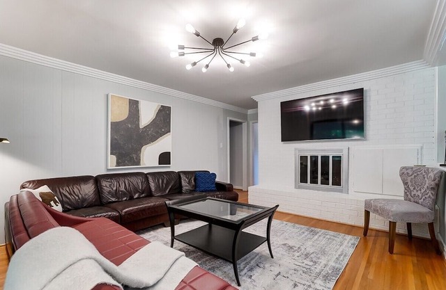 Uptown Retreat | King Suite w/ Hot Tub & Fire Pit!