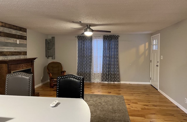House located at Lake Ludwig. Ride out to Red Lick mountain bike trails.