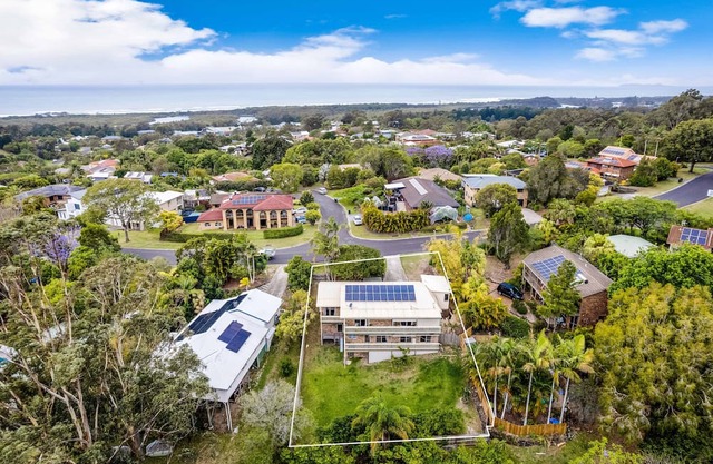 Warrambool - Spacious Coastal home with Ocean views.