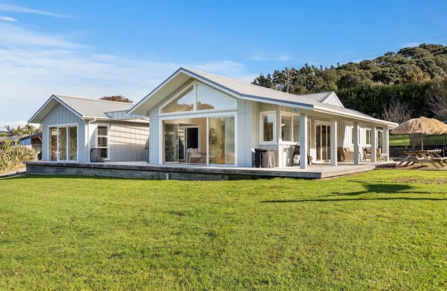 Hosts on the Coast - Hauturu Hideaway