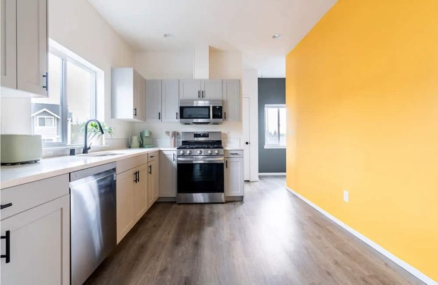 The Kings Landing: Private Home in Silverdale / Bremerton Location.