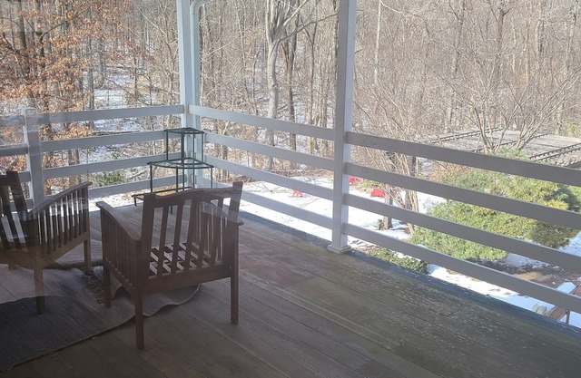 Historic Farmhouse 1 mile walk from marinas and farms, close to DC and Annapolis