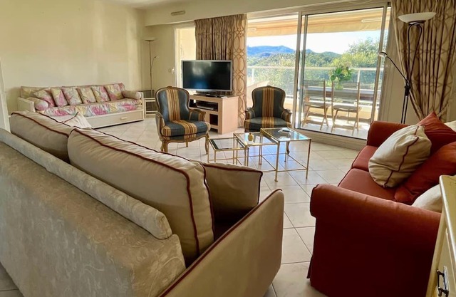 Lovely spacious nest with pool