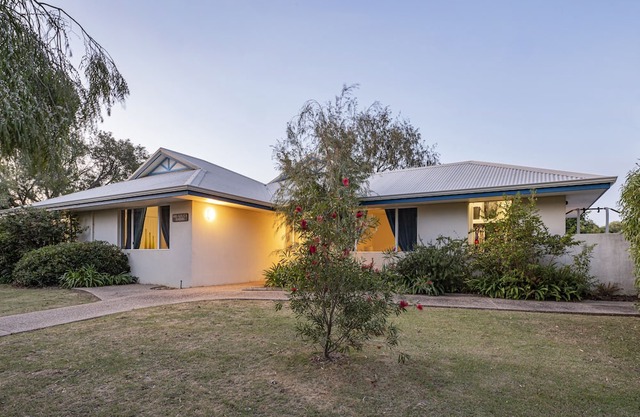 Beach Retreat - Family & Pet Friendly + only 400m from beach