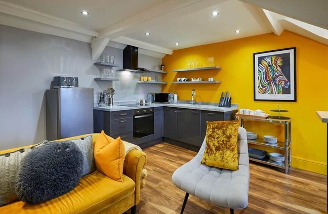 Host & Stay | Yellow Ochre