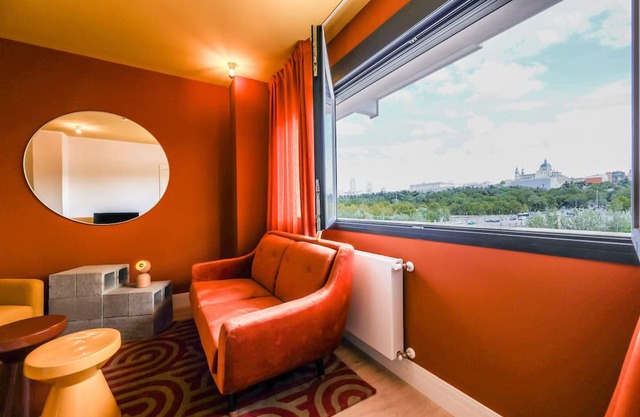 Modern apartment near the Royal Palace 09