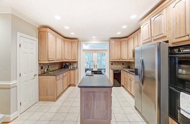 Stay in Luxury! | King Suite w/Hot Tub!