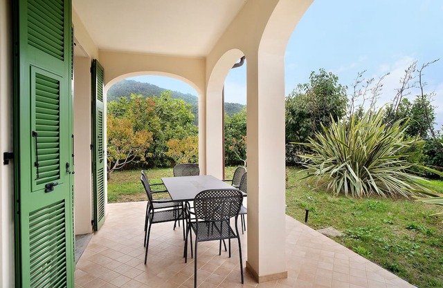 Apartamento 'Vallebona' con terraza privada y Wi-Fi