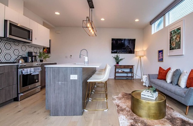 Modern 3 Bedroom Townhouse w/ Private Rooftop