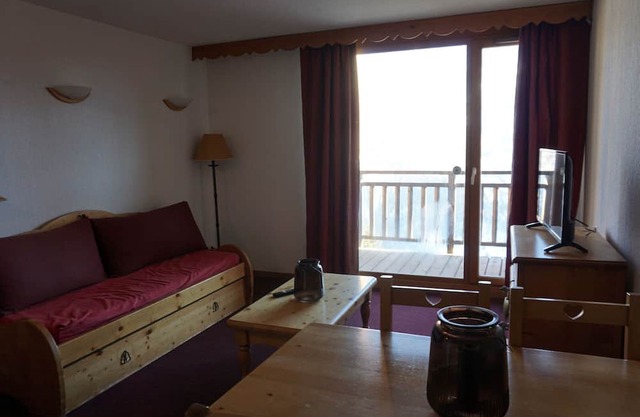 Cozy 1-Bedroom Apartment for 4 with Parking in Merlette, Orcières