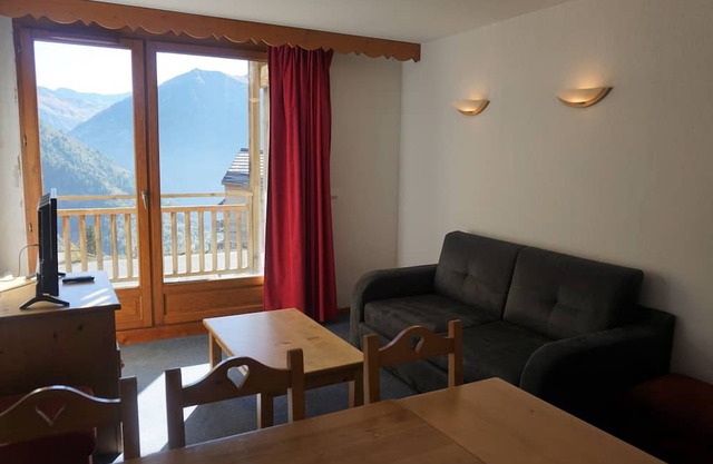 2-room cabin apt, 6 guests, pets allowed, parking included