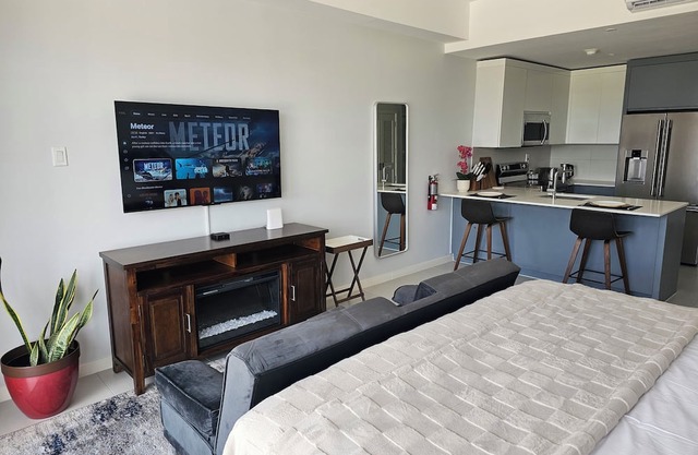 Chic Studio Retreat w/ King Bed, Fireplace + Pool