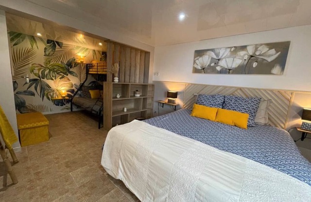 Chambre d'hôtes 'Chambre Hortensias 6min Puy Du Fou' con jardín común y Wi-Fi