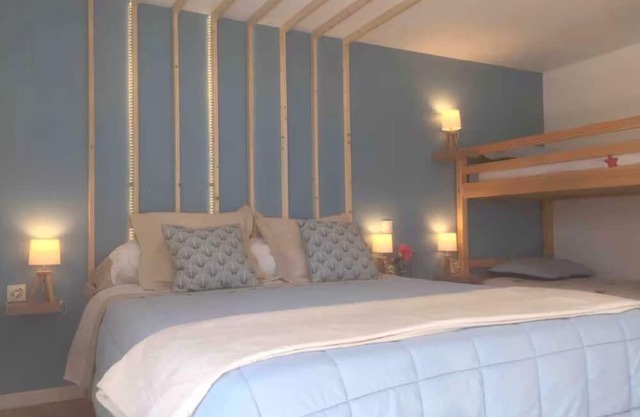 Casa de huéspedes 'Chambre Cerise a 6 min del Puy du Fou' con jardín común y Wi-Fi