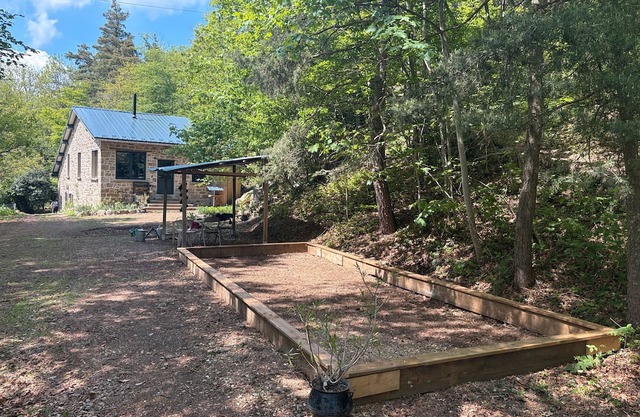 Recargar energías en el bosque, refugio hasta 8 personas