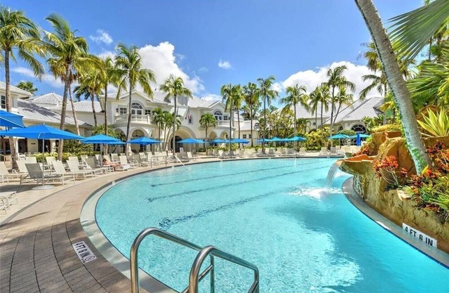 Beautiful First-floor, End Unit, Coach Home in Fiddler's Creek, Naples, FL