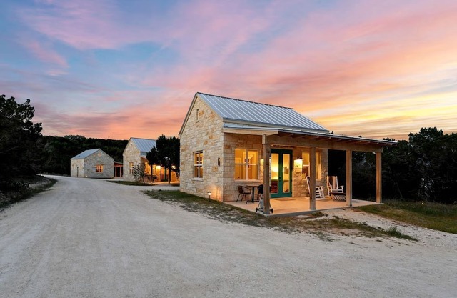 Private Romantic Cottage for an Unforgettable Couples Retreat to Texas Hill Country near Dripping Springs, Texas