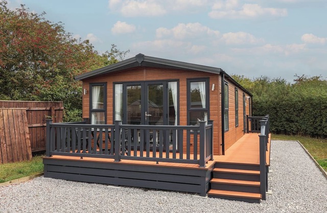 MEADOWS PARK 1, pet friendly, with hot tub in Hornsea