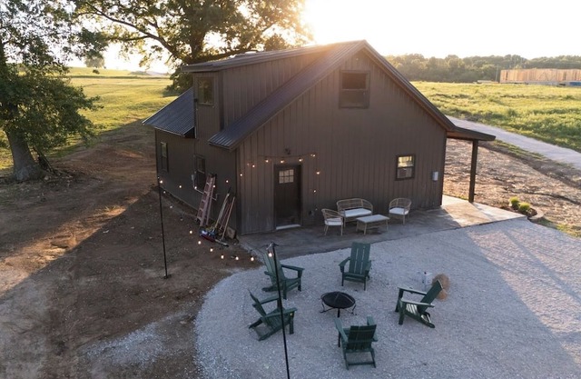 Charming 3-bedroom cabin in wonderful Stockton with AC