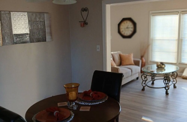 Cozy - Centrally Located 2-bedroom house