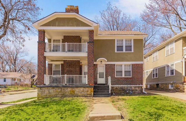Comfy 4BR Near Hospitals, UMKC, Brookside, and Plaza
