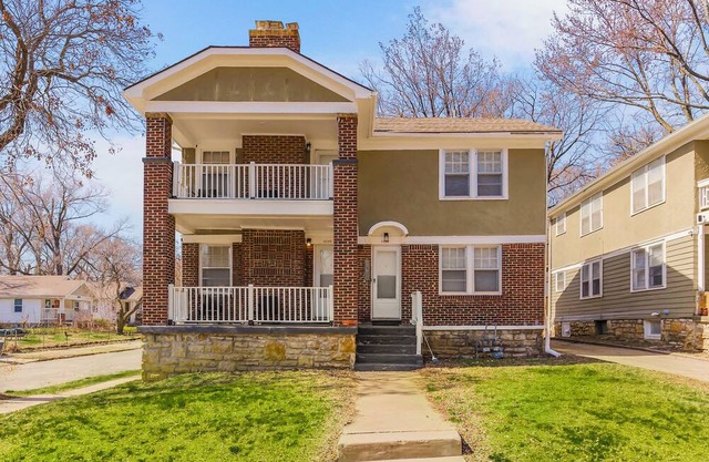 Cozy 2BR Near Hospitals, UMKC, Brookside, & Plaza