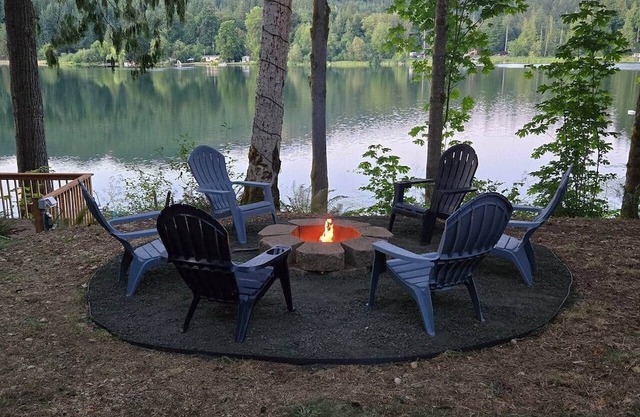 Waterfront Retreat w/Kayaks, Dock and Game Rm