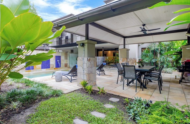 Luxurious tropical 2 bedroom apartment in 5 star resort