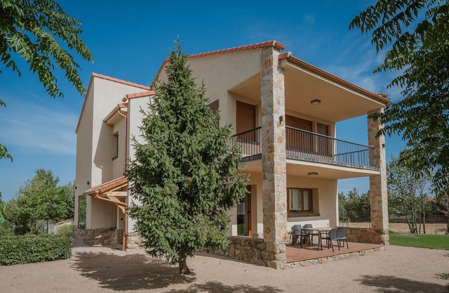 Rural House 'Rural Torrecaballeros' with Mountain View, Private Pool and Wi-Fi