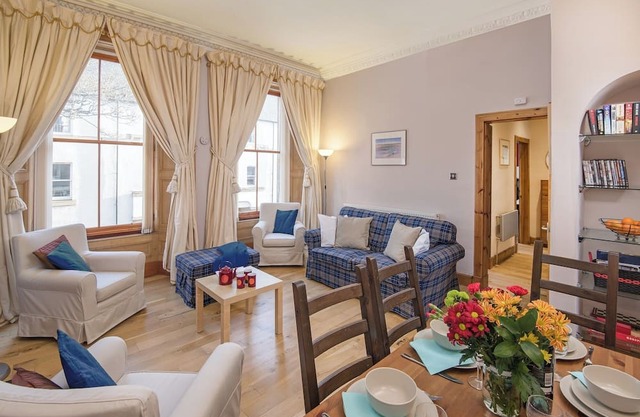 Coastal Escape | 3-Bed Apartment Near the Beach